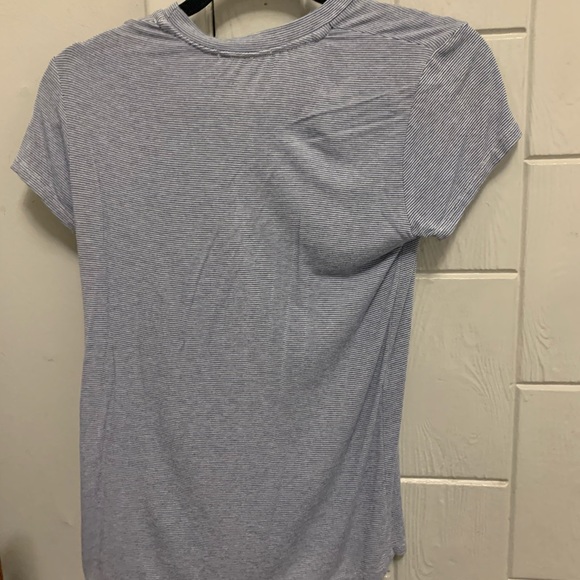 Brandy Melville T-shirt - Picture 2 of 2